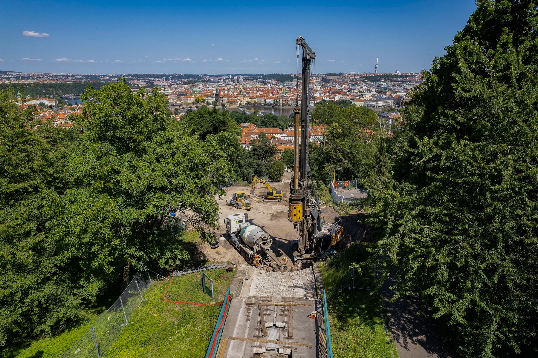 Definitivní uzávěr plavebního kanálu Troja, zajištění stavební jámy